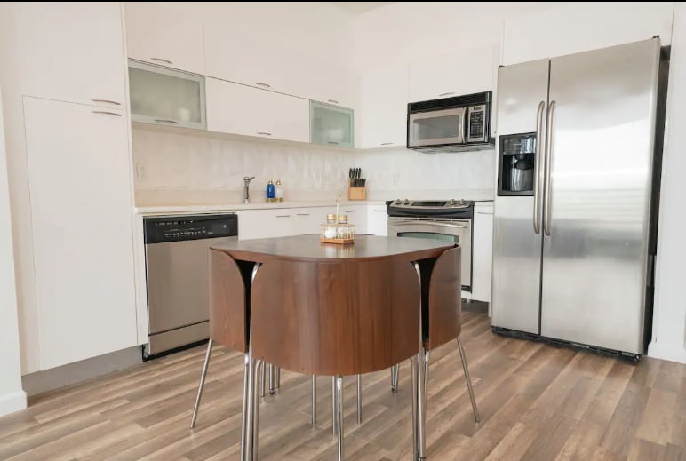 Building Photo - 133 NE 2nd Ave