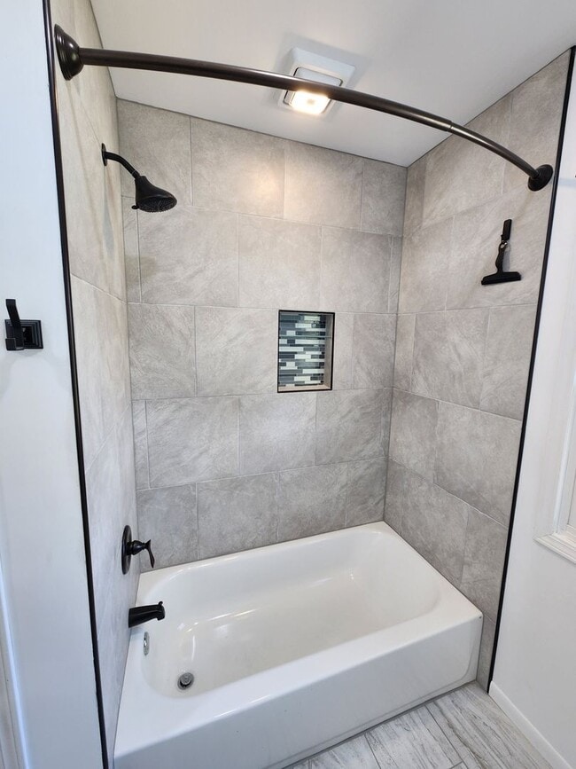 Building Photo - Remodeled 3-4 bedroom 2 bath house