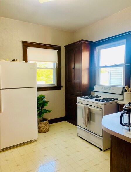 Kitchen - 111 Amherst Dr