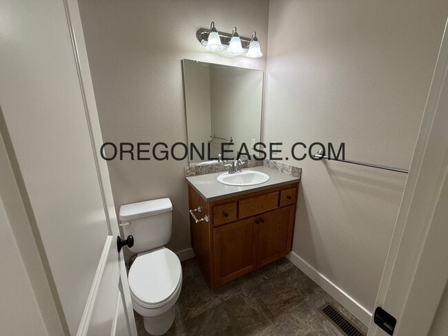 Building Photo - 3 bedroom 2 bath River rd home