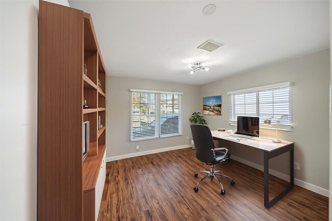 Building Photo - 2009 N Durham Dr