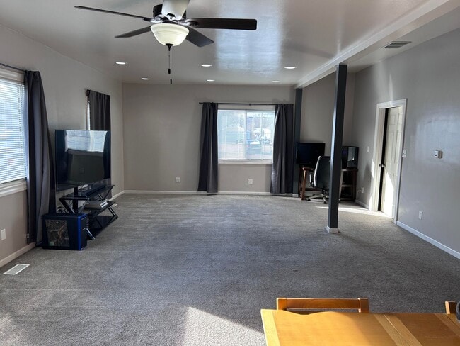 Building Photo - 2757 Dekalb St