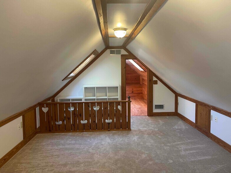 Building Photo - 162 Johnson St