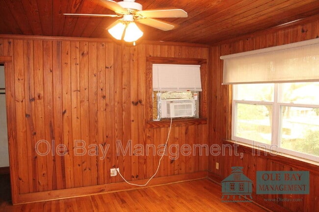 Building Photo - 855 Azalea Rd