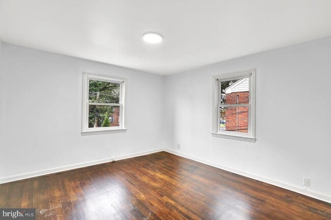 Building Photo - 331 Oakland St