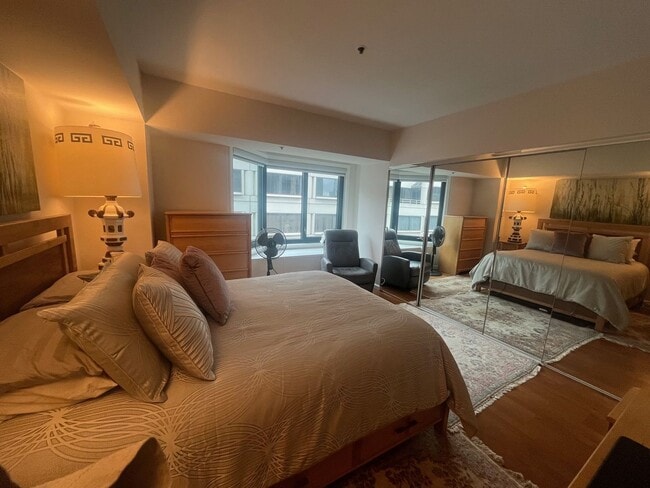 Building Photo - Elegant fully furnished one bedroom in Opera Plaza