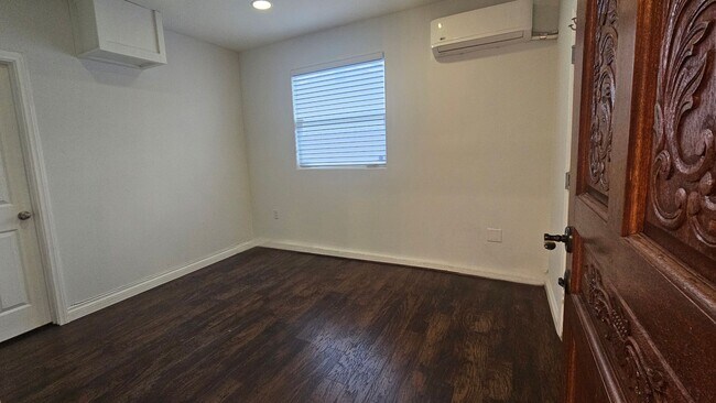 Building Photo - Exquisite 4 Bedroom + Office Single-Level Residence with Pool/BBQ in a Prime South-of-the-Bouleva...
