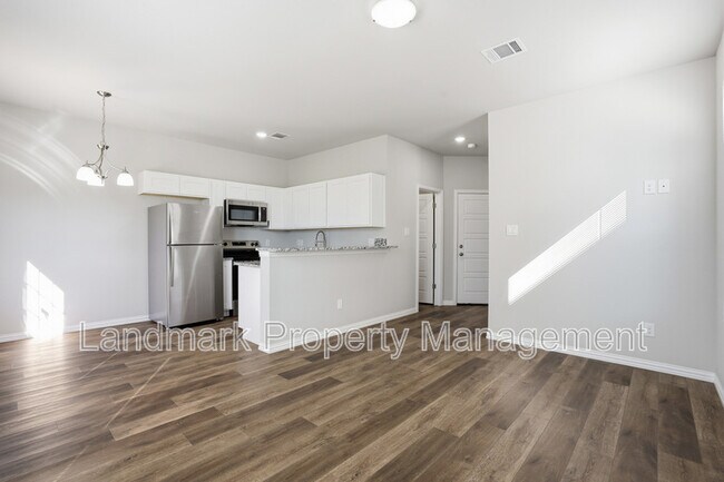 Building Photo - 303 Eastland St