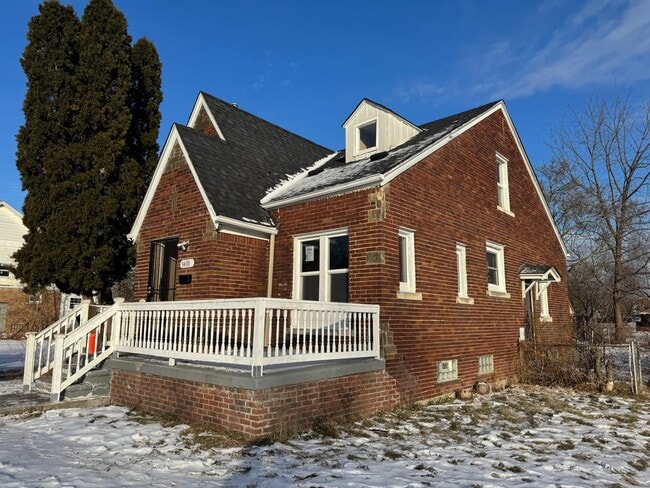 Building Photo - 9400 Lakepointe St