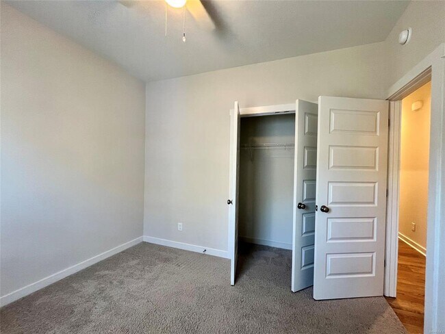 Building Photo - 876 Hedgefield Way