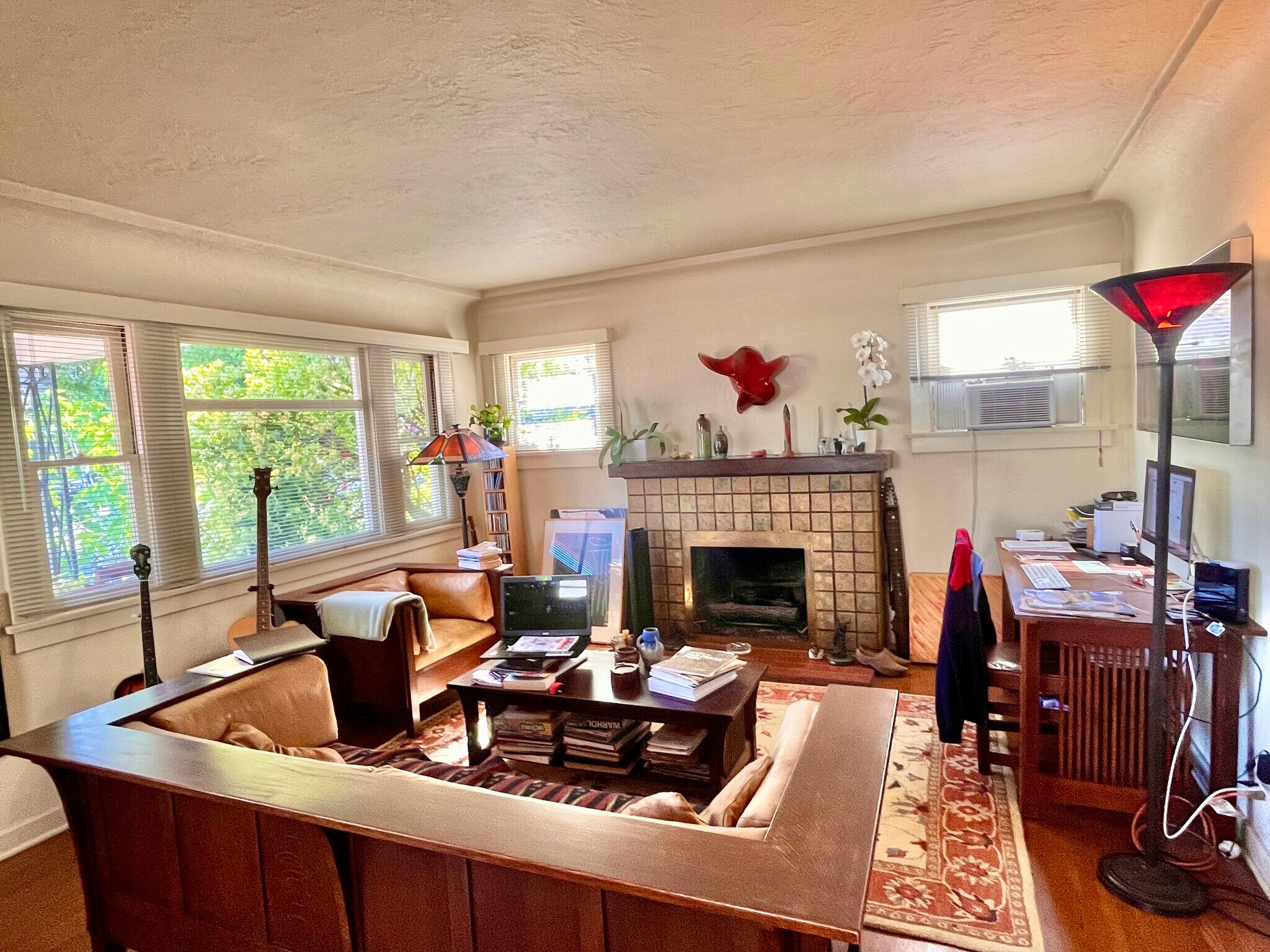 Building Photo - 1042 W 14th St