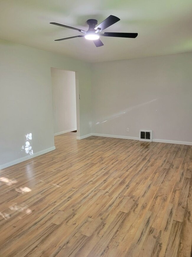 Building Photo - For Rent...300 Bethel, Collinsville