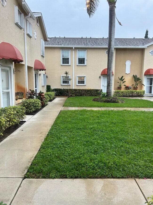 Building Photo - 369 Waterside Dr