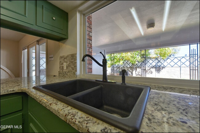 Building Photo - 3433 Clearview Ln