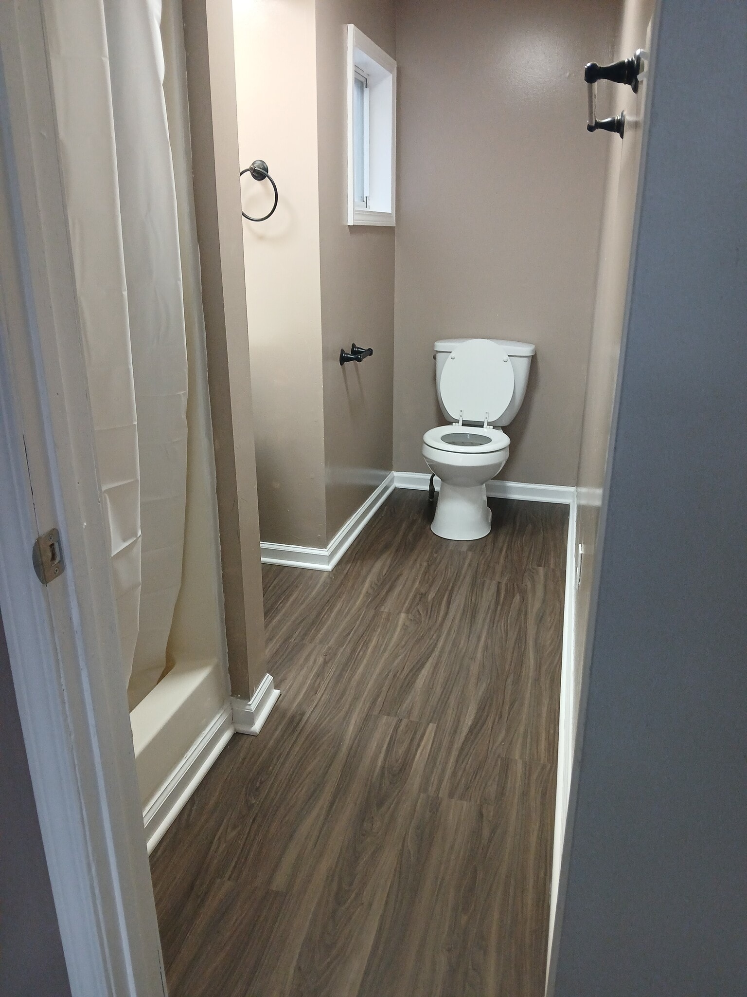 Building Photo - 216 N Main St