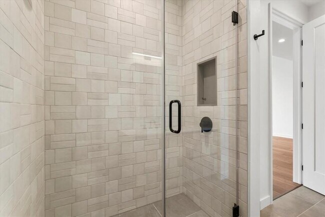 Building Photo - 84 East Ave