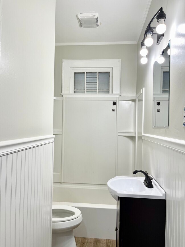 Building Photo - 211 North St