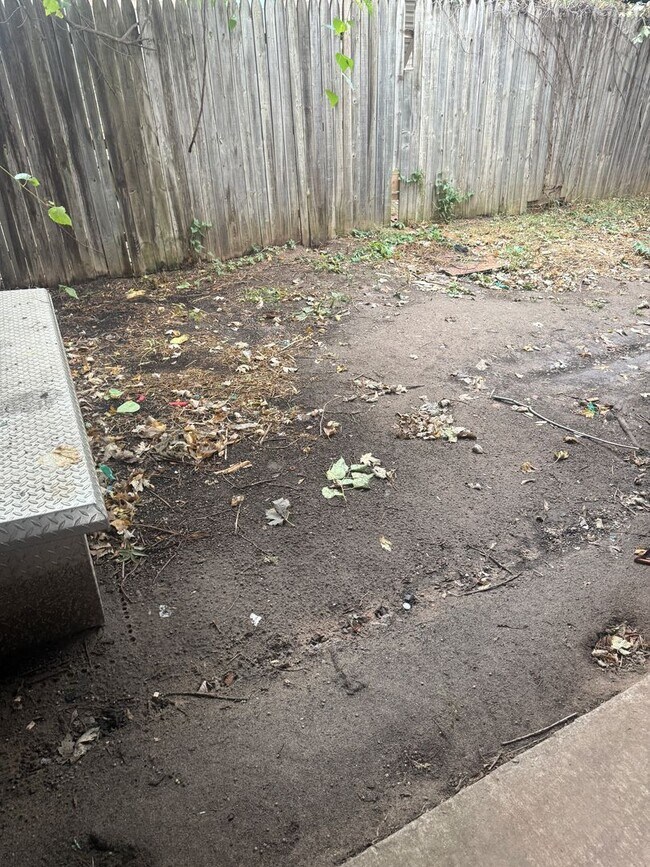 Building Photo - 1128 N Eagle Ln