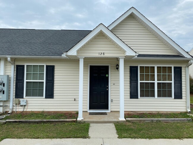 Building Photo - 128 Photinia Dr