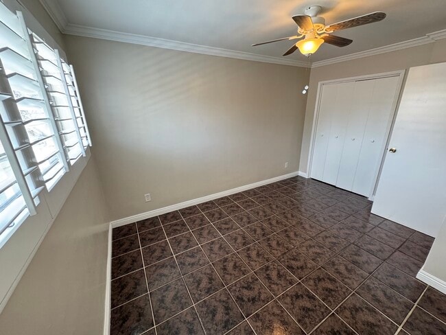 Building Photo - 1126 W 37th Pl