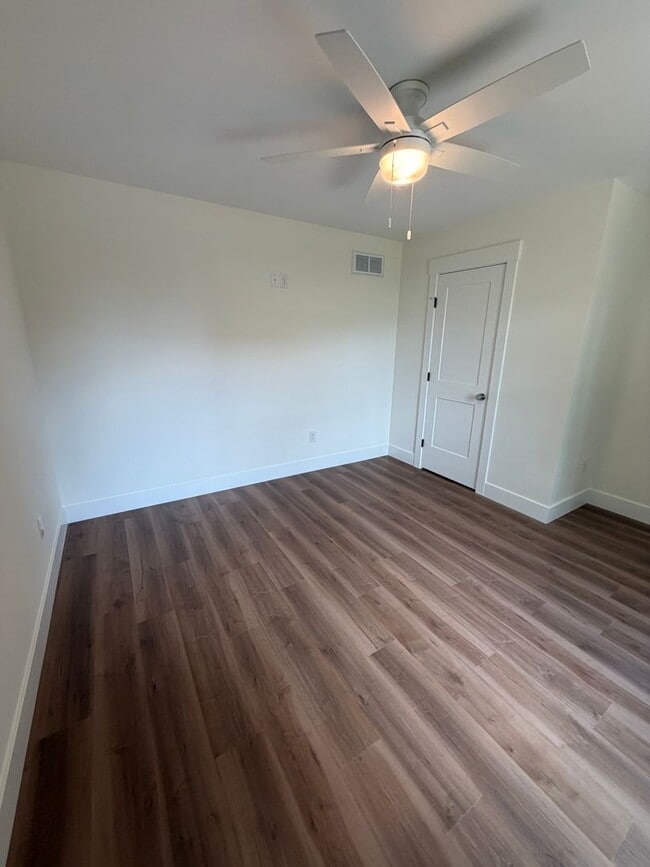 Building Photo - 221 Strawberry Alley