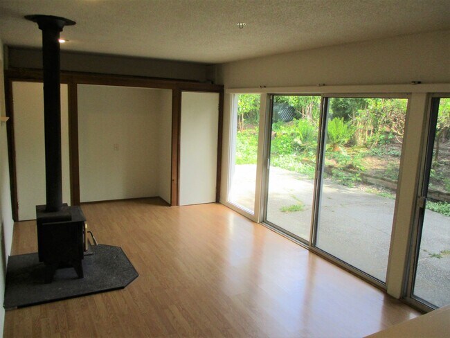 Building Photo - 3 Bedroom Rambler in Downtown Gig Harbor