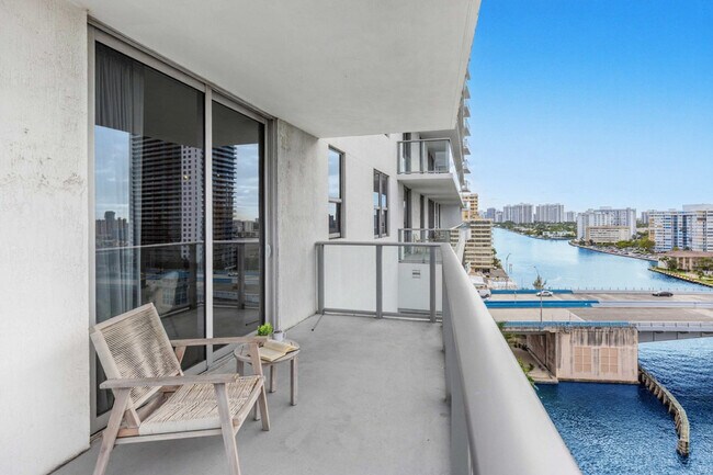 Building Photo - 4010 S Ocean Dr