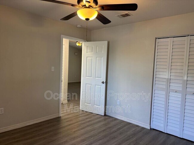 Building Photo - 3754 Lora St