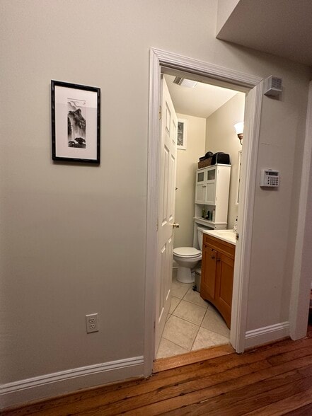 Building Photo - 213 19th St NE