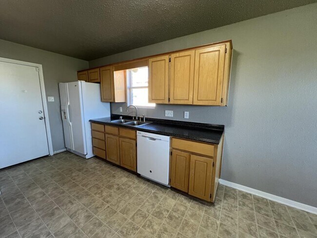 Building Photo - 4115 Mustang Dr