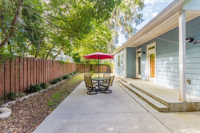 Building Photo - Charming 3-Bedroom Craftsman Home in Prime Gainesville Location