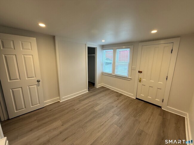 Building Photo - 170 N State St