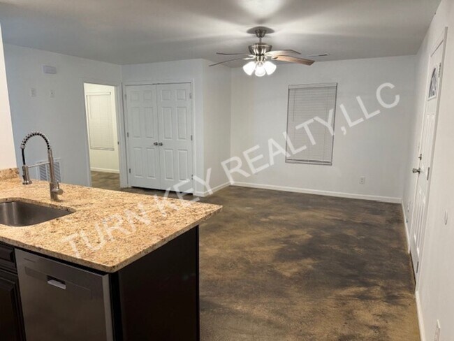 Building Photo - 1035 County Rd