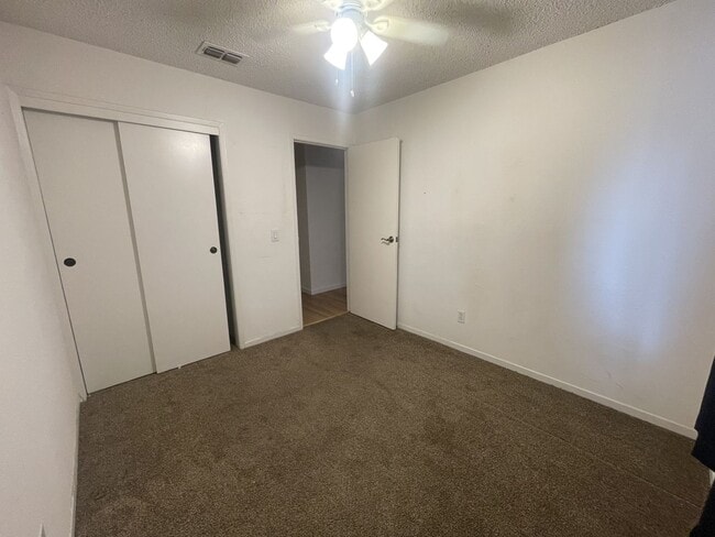 Building Photo - Beautiful 4 bedroom 2 bath Home