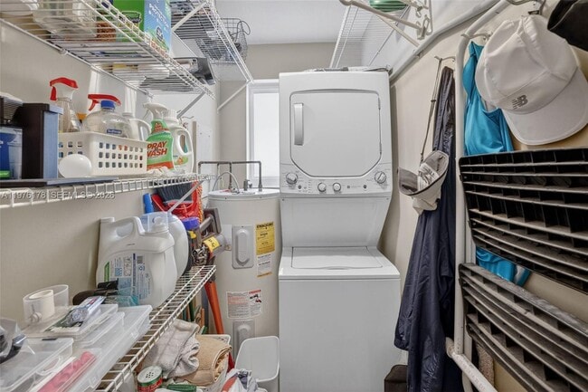 Building Photo - 180 Isle of Venice Dr