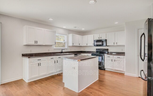 Building Photo - 40 Burnt Oak Rd