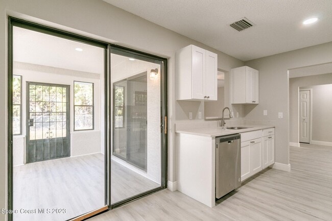 Building Photo - 1847 Parrsboro St NW