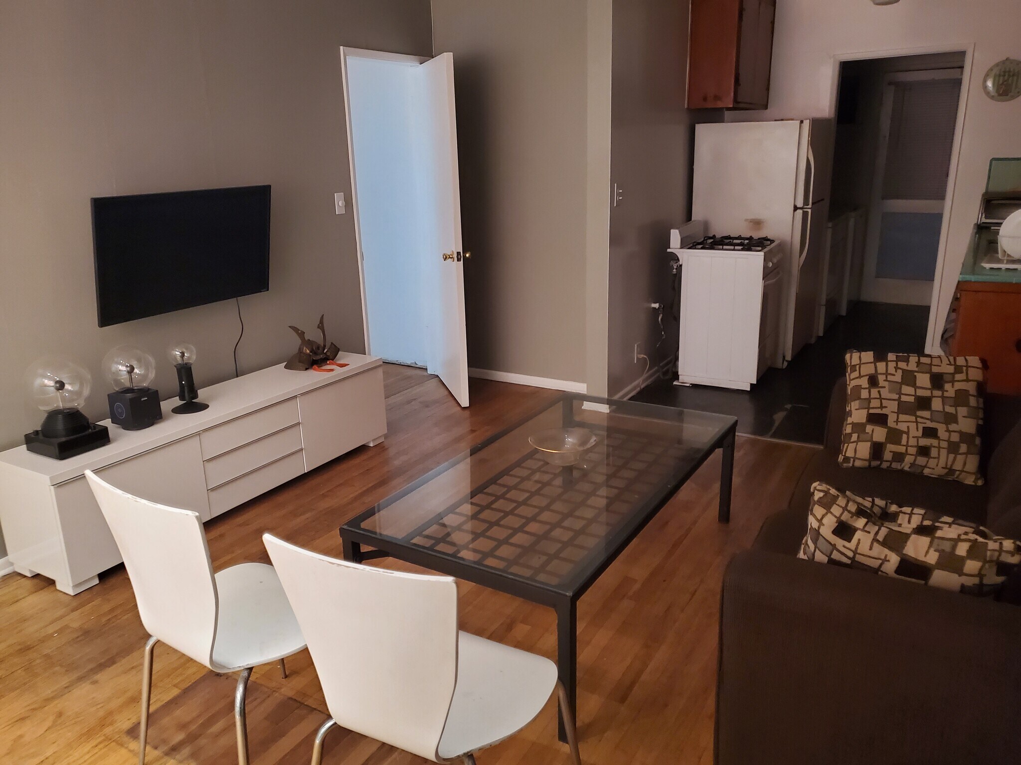 LIVINGROOM KITCHEN ON THE RIGHT - 939 Palms Blvd