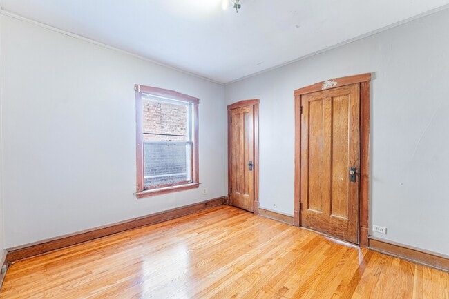 Building Photo - 1845 S Oak Park Ave