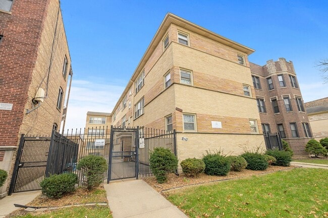 Building Photo - 10511 S Hale Ave