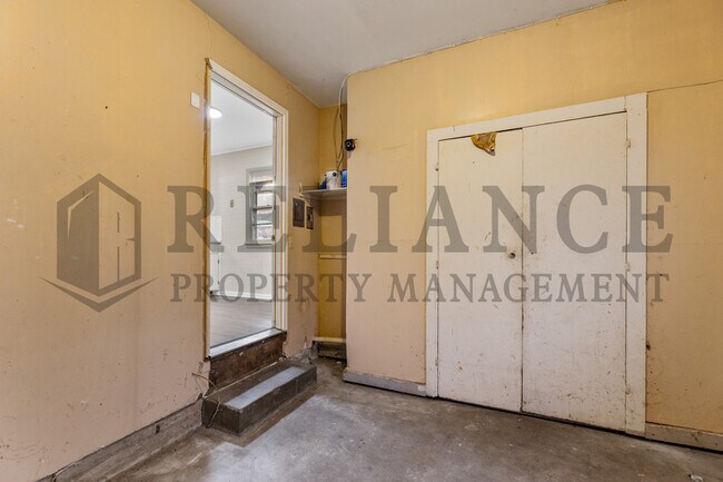 Building Photo - 3419 S Glenn Ave