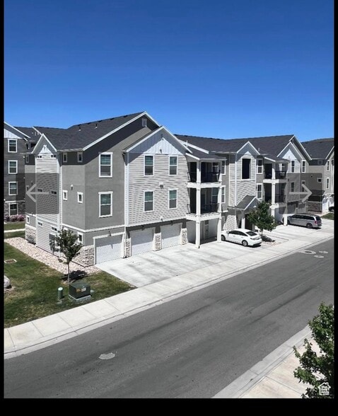 Building Photo - 1806 W Newcastle Ln
