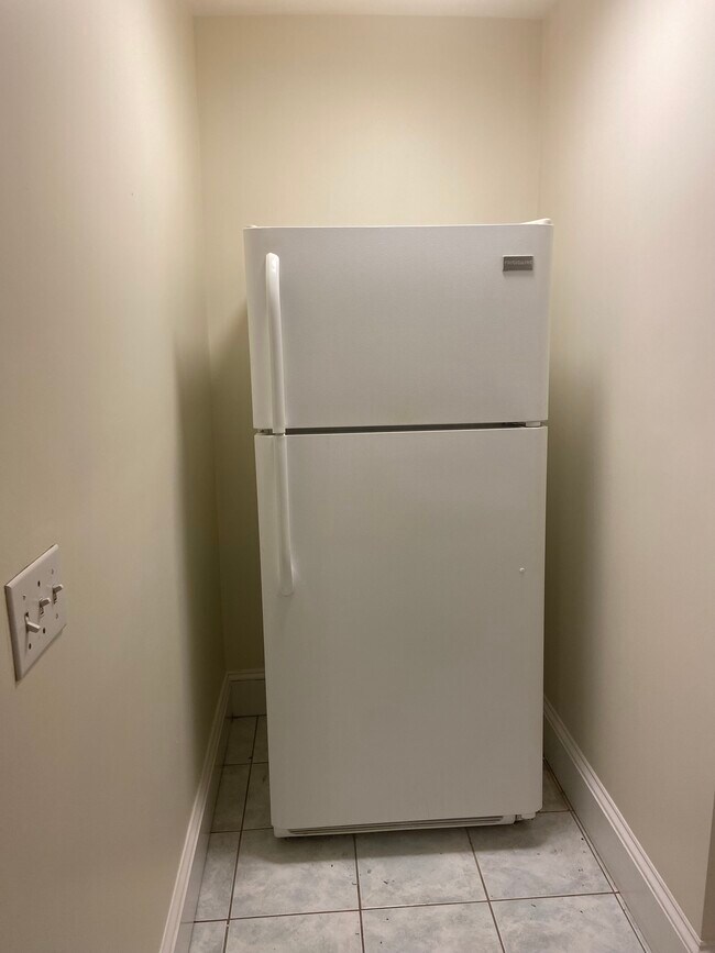 Building Photo - 4 Fairlawn Ave