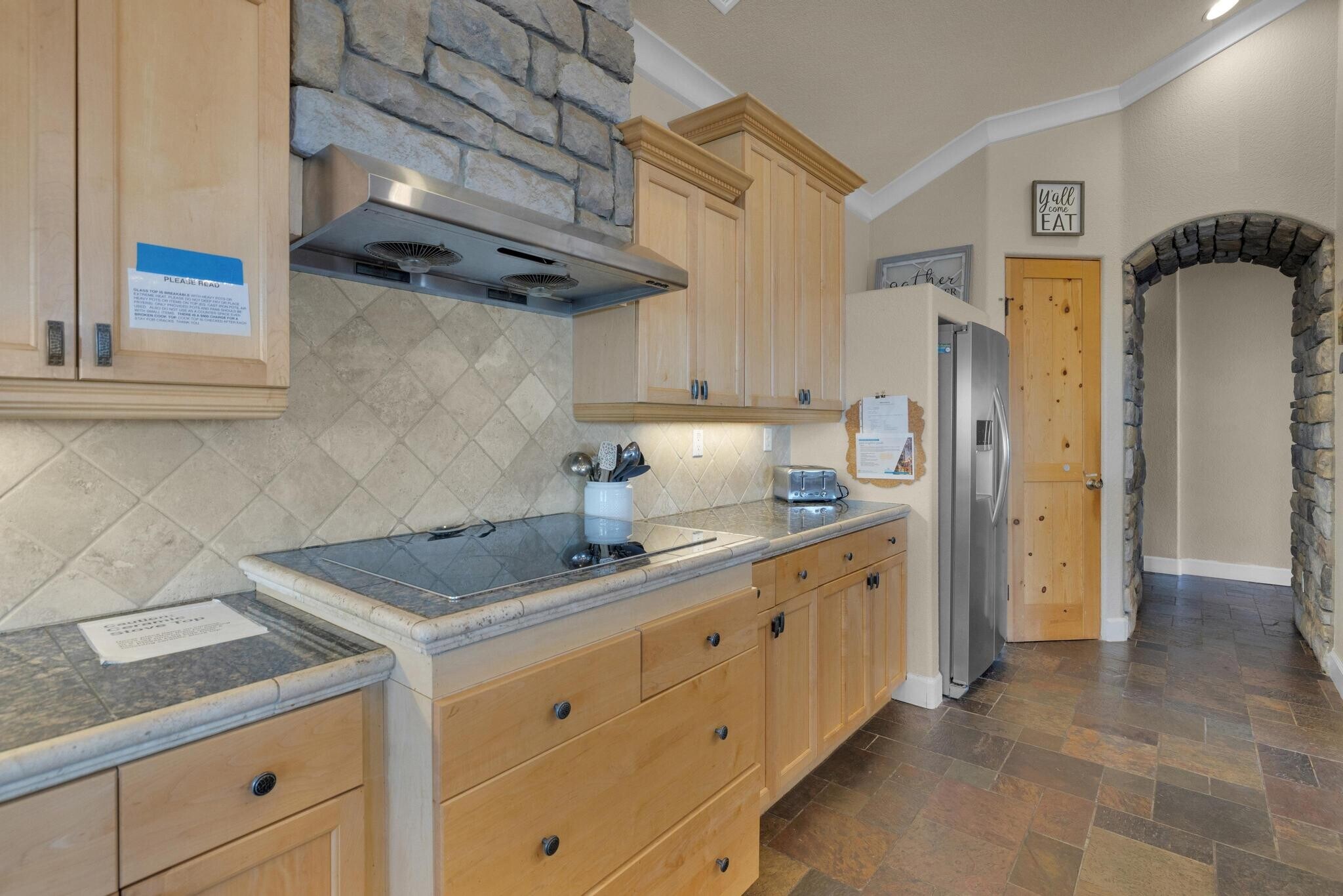 Building Photo - 27495 Linnel Ln