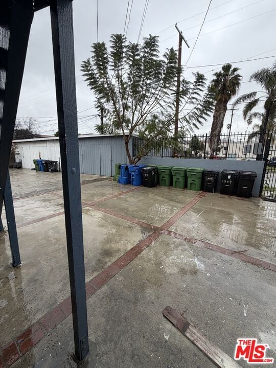 Building Photo - 120 N Ave 25