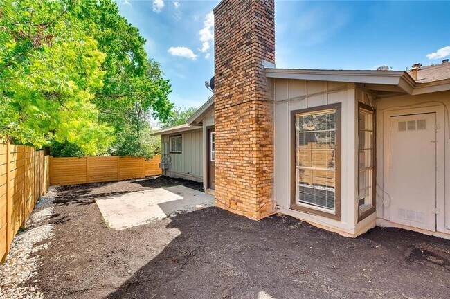 Building Photo - 9407 Quail Meadow Dr