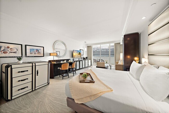 Building Photo - 4391 Collins Ave