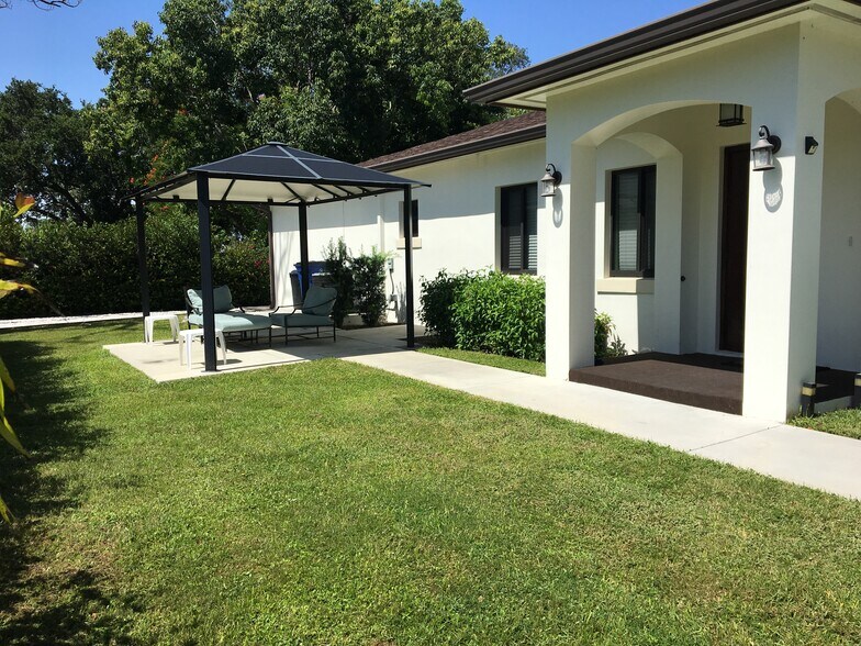 Building Photo - 4412 Vanda Dr