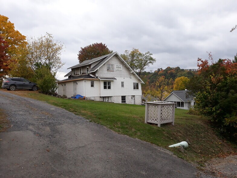Back of House/Parking/Apt B and C Entry - 288 Sherwood St
