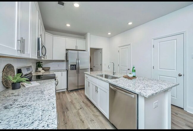 Building Photo - 1503 Twin Rivers Dr